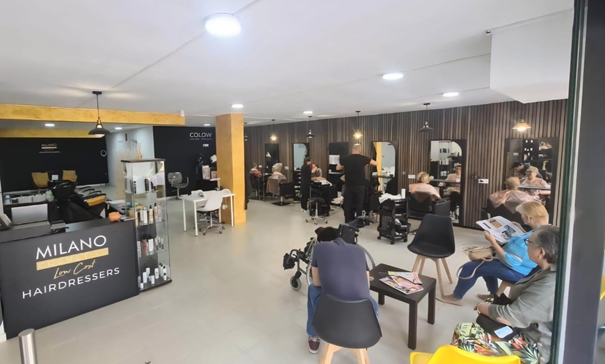 Image 7: Lavado, corte de puntas y secado, con tinte o reflejos clásicos