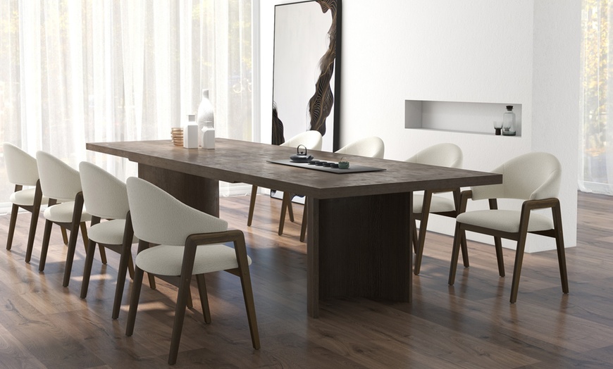 Image 7: Sillas de comedor tapizadas con patas de madera Woolden, de Doosense