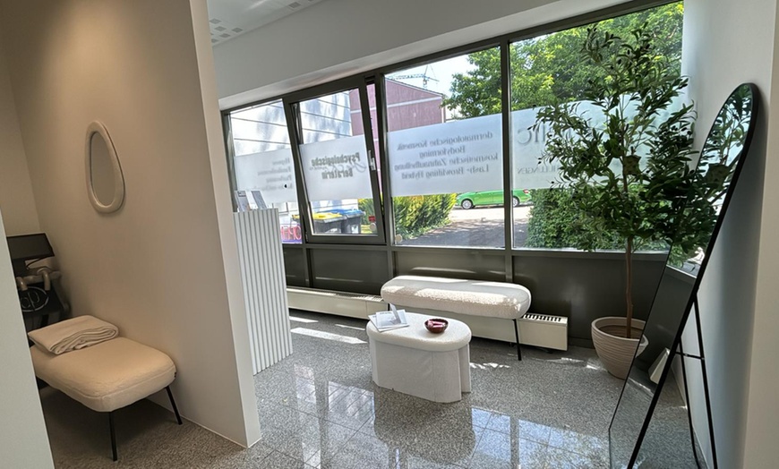 Image 2: 45, 60 oder 90 Min. kosmetisches Zahn-Bleaching für 1 Person