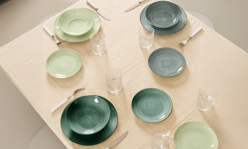 Image 9: Set di 18 piatti in porcellana colorati