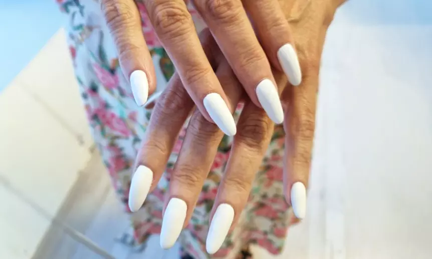 Manicura o pedicura exprés con esmaltado normal o permanente