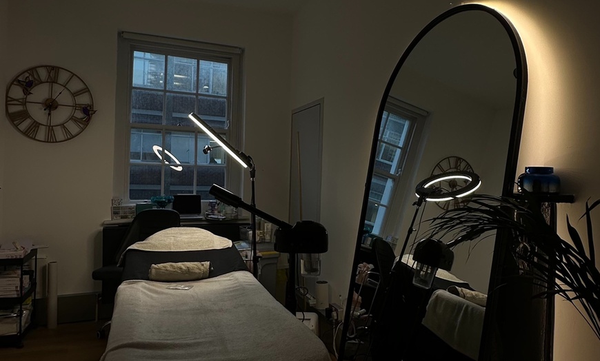 Image 6: Get Glowing Skin: Deep Cleanse Facial - Women only