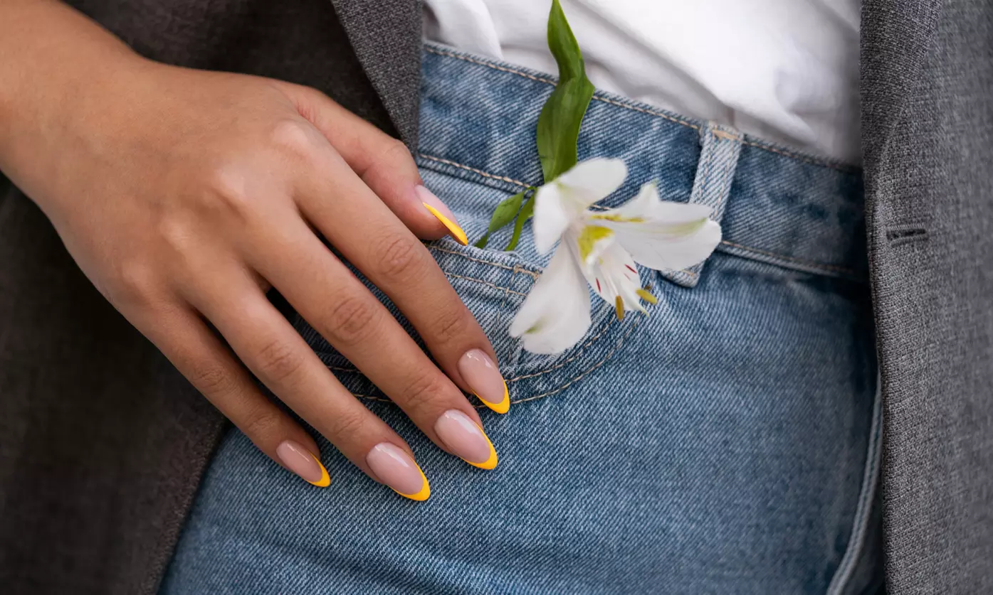 Manicura y/o pedicura con opción a primera puesta de uñas