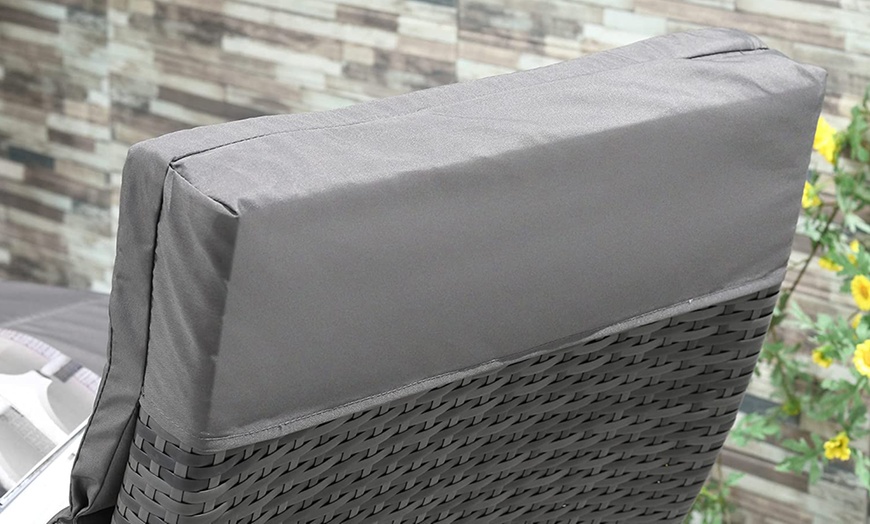 Image 4: Outsunny Rattan Effect Sun Lounger 