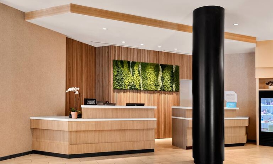 Image 5: Comfortable Budget Hotel Near LAX With Parking Included