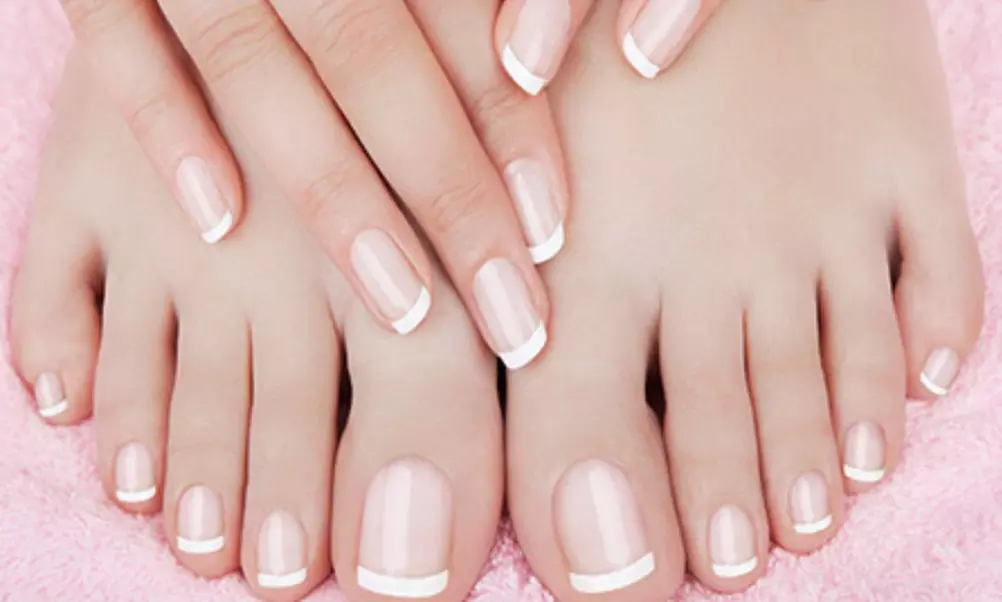 Pose de vernis semi-permanent mains ou pieds, couleurs ou french
