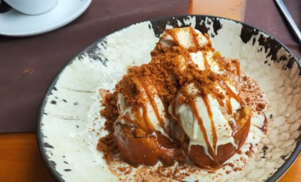 Menú para 2 o 4 con entrantes, principales, postres y bebidas