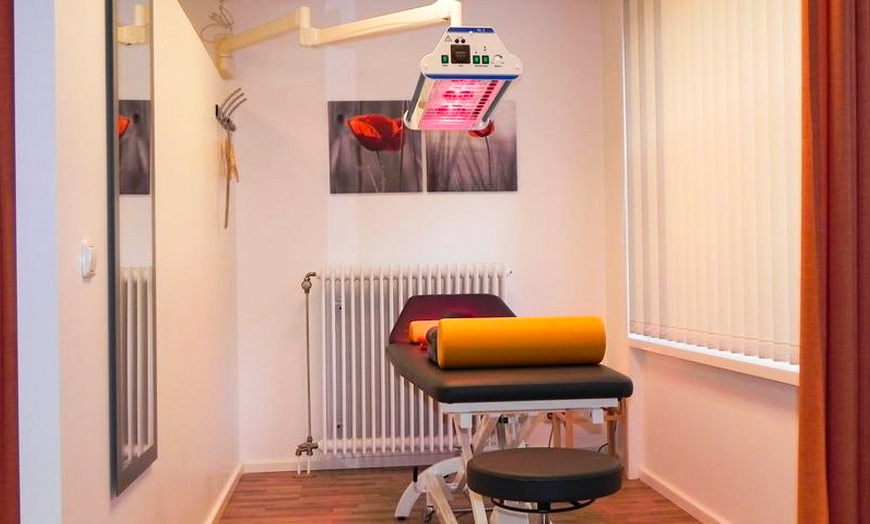 Image 11: 30-60 Min. Kräuterstempel-Massage für 1 Person