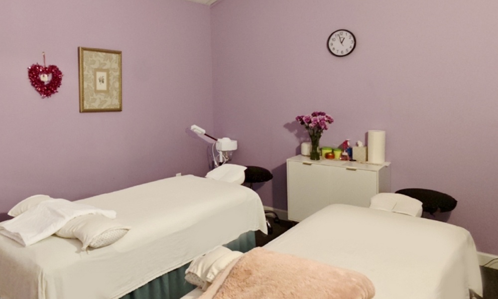 30- or 60-Min Foot / Body Massage with Optional Body Massage or Facial