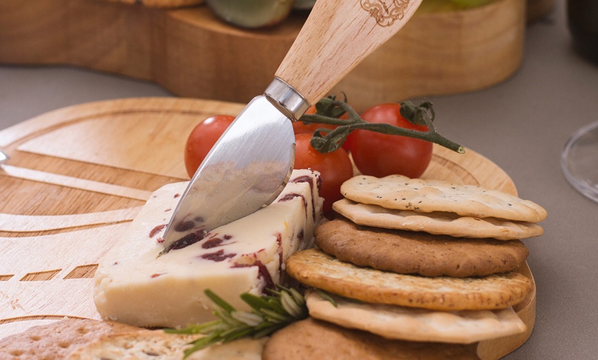 Image 8: Stormtrooper-Design Pizza Cutting Board or Cheeseboard