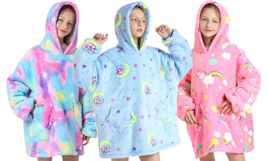 Image 1: Kids' Oversized Fluffy Hoodie Blanket