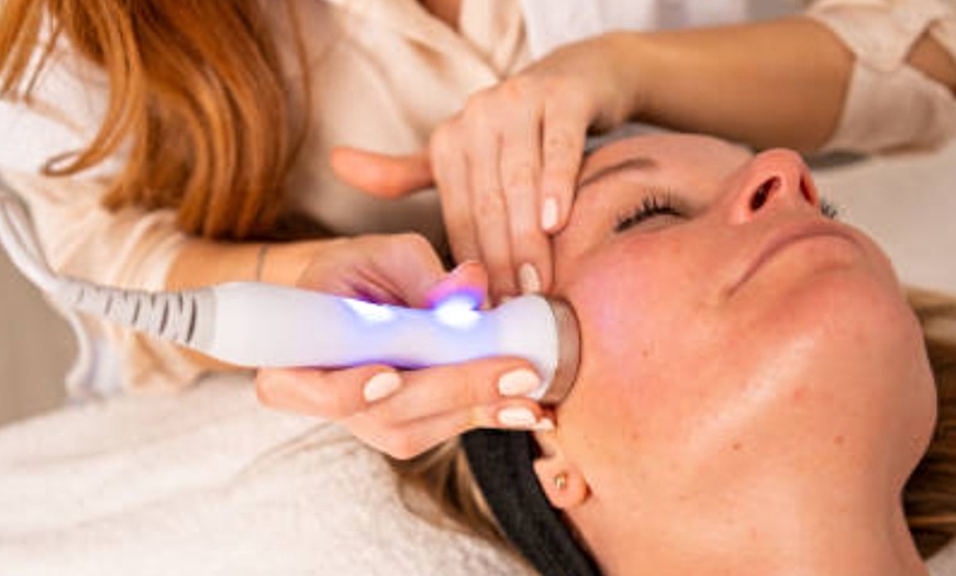 Image 1: Limpieza facial express, profunda o renovadora con kobido y led