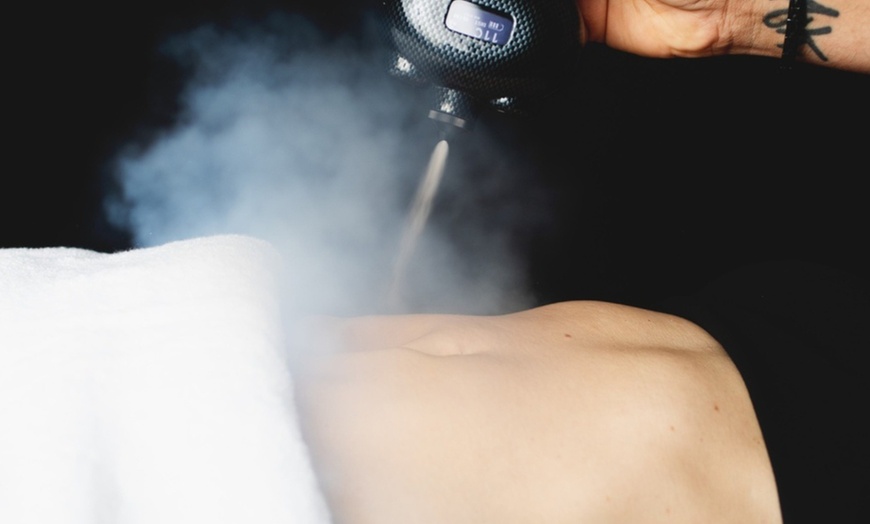 Image 5: One, Two or Three Cryo-Slimming Session for 1 Person (20 minutes)