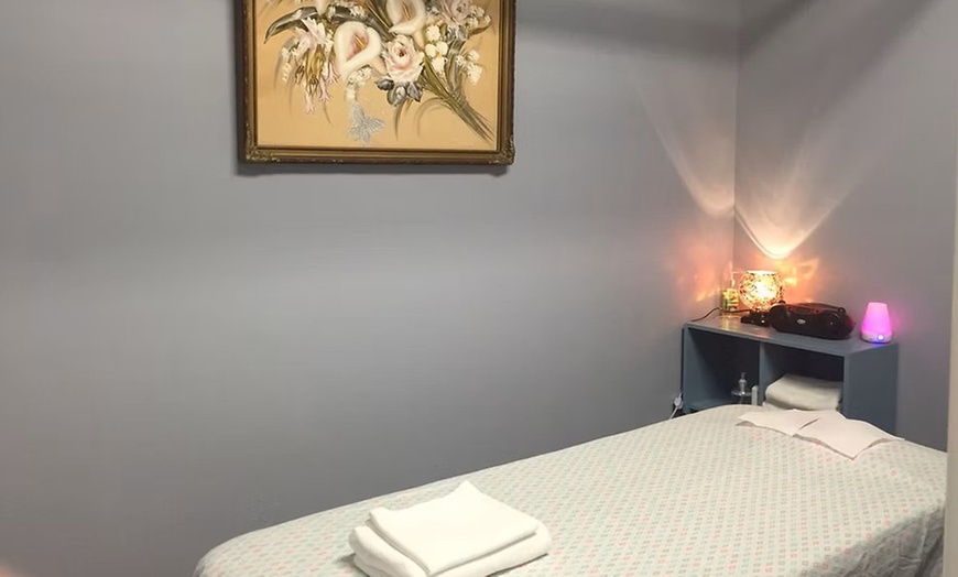 Image 3: 60, 90, or 120- Minutes Hydrotherapy Scalp and Body Massage Experience