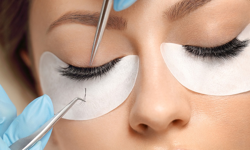 Image 1: All Eyes on You: Lash & Brow Magic: Lamination, Lift / Mink Extensions
