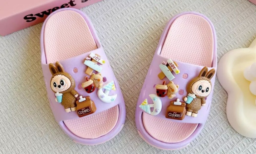 Image 6: Chanclas Labubu 