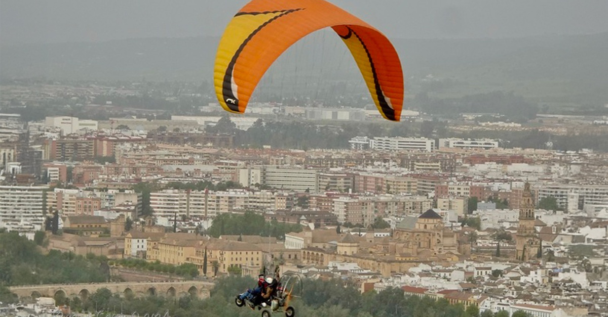Bautismo de vuelo en parapente con vistas a Córdoba