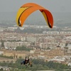 Image 1: Bautismo de vuelo en parapente sobrevolando el Guadalquivir y Córdoba