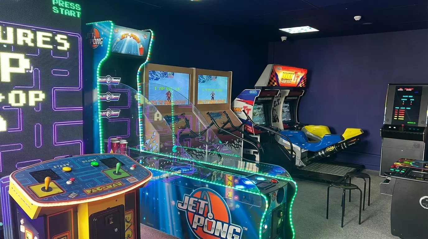 Unlimited Play & Popcorn and Come & Go Pass for 2, 3 or 4 or 6 People