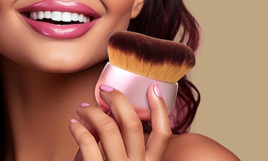 Image 5: Body Makeup Brush