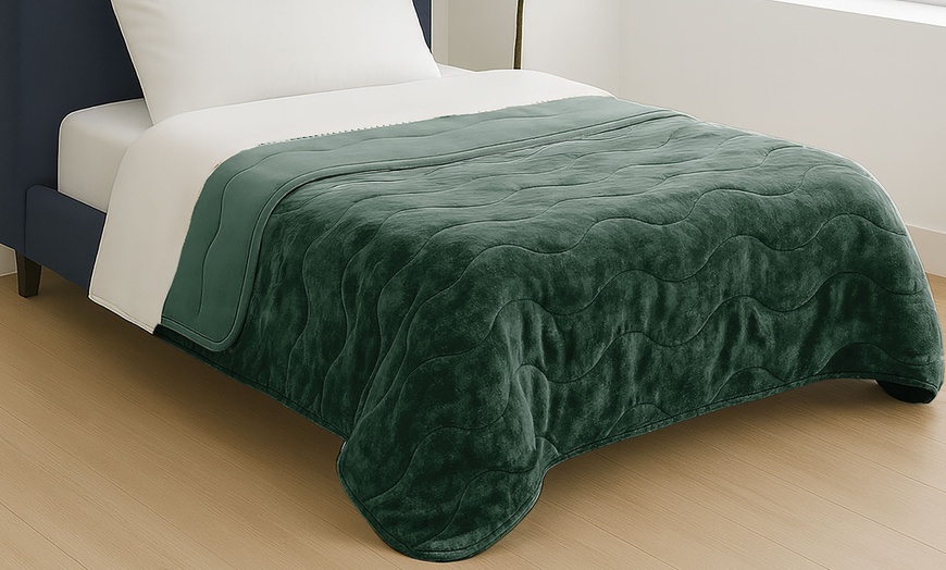 Image 35: Premium Winter Quilt: Soft, Hypoallergenic and Luxurious Comfort