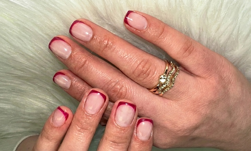 Image 2: Refresh Your Nails With A Gel Manicure