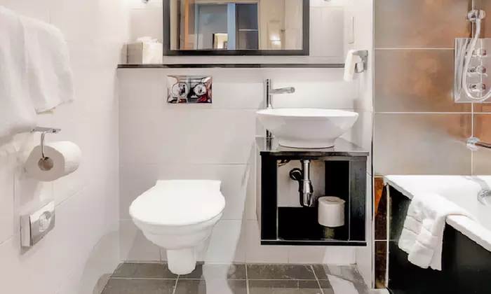 Dundee: Elegant 4* Stay with Breakfast & Dinner