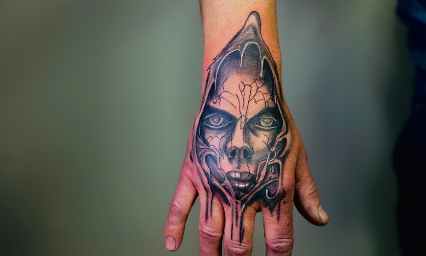Image 1: Wykonanie tatuażu czarno-białego lub kolorowego