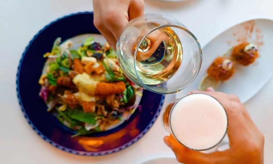 Image 9: Paella para 2 o 4 personas con entrante, postre y bebida