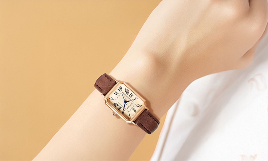 Image 1: Montre femme au design rétro chic