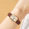 Image 1: Montre femme au design rétro chic