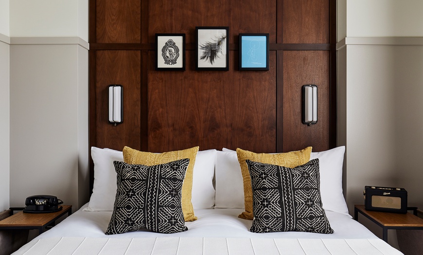 Image 2: 4* Stay in Oregon’s Historic Town With Curated Art & Mid-Century Charm