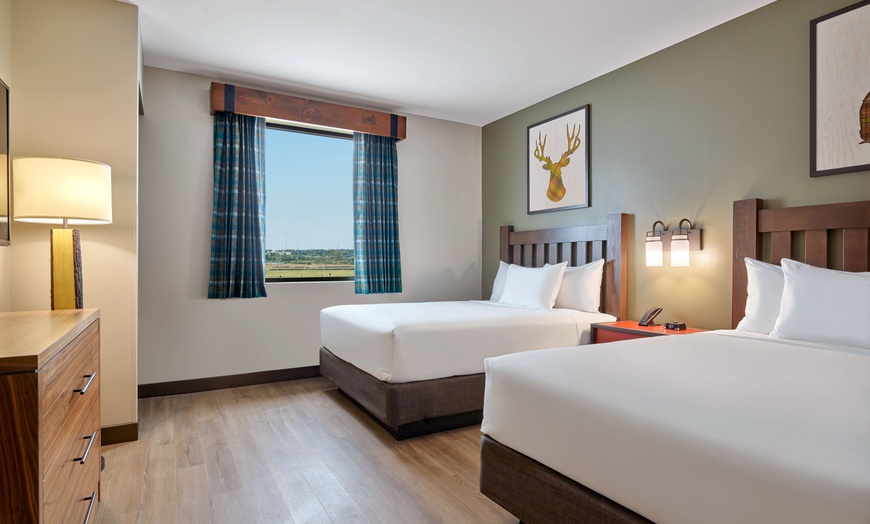Image 4: Great Wolf Lodge Water Park Resort in Connecticut
