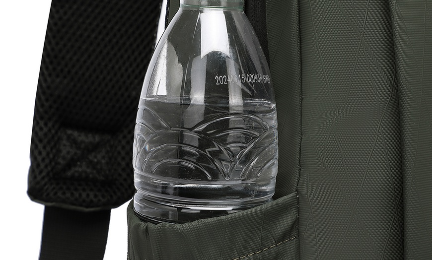 Image 17: Wasserfeste Umhänge-Brusttasche für Herren