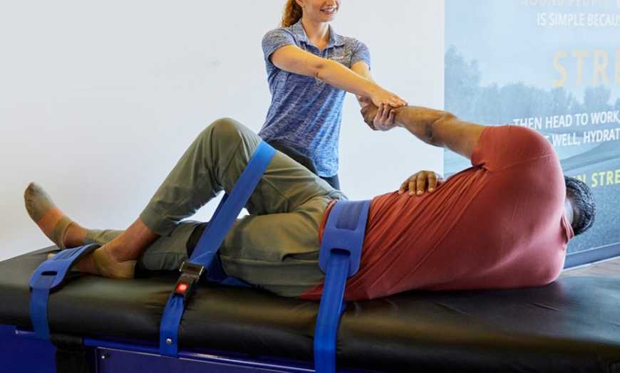 Image 2: Personalized 30 or 60-Min Stretch Sessions for One/Two 