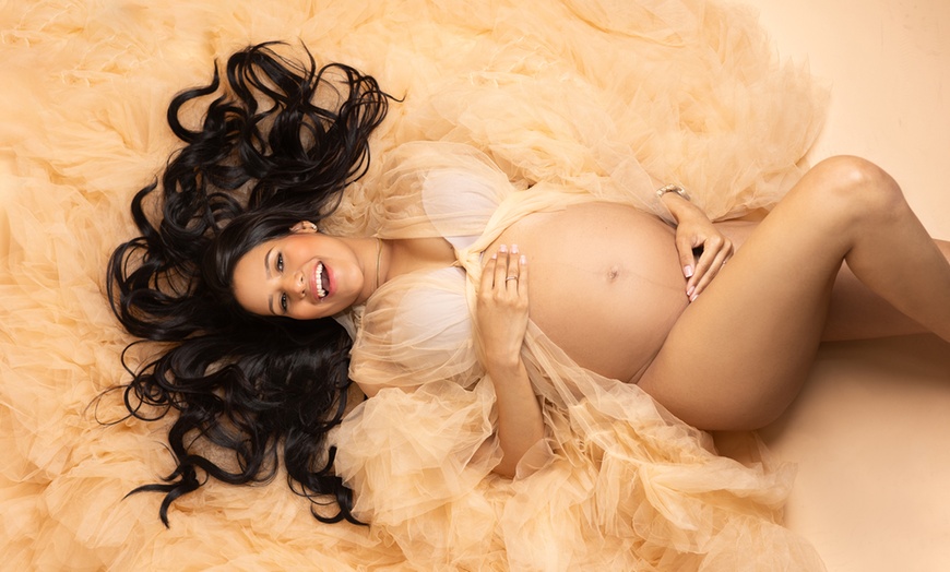 Image 8: Sesión de fotos de embarazo o recién nacido a elegir para 1 persona