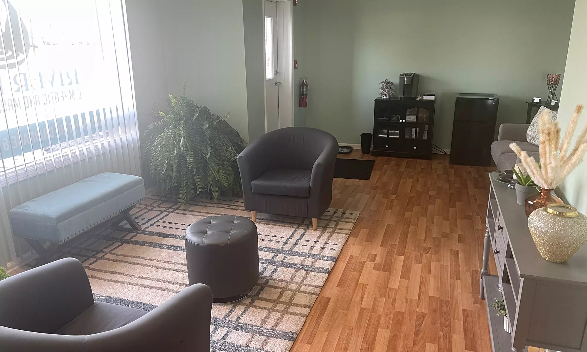 Relax with a 60 or 90 minute Deep-tissue Massage Session