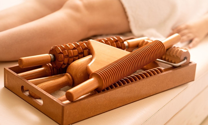 Image 11: Maderoterapia facial o corporal y combo reductor en 2 o 5 sesiones