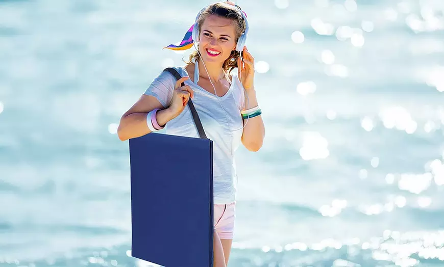 Image 3: Lot de 2 matelas imperméables et pliables pour plage ou piscine