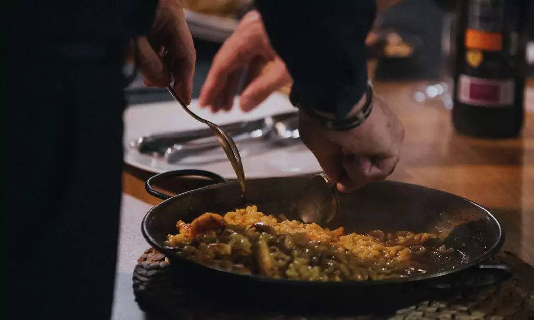Menú para 2 clásico o prémium: entrantes, principal, postre y vino