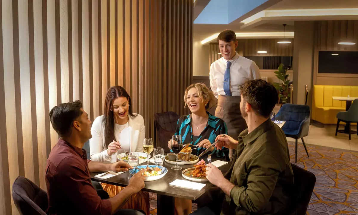 London: Stay for 2-4 in Deluxe Rooms with Breakfast