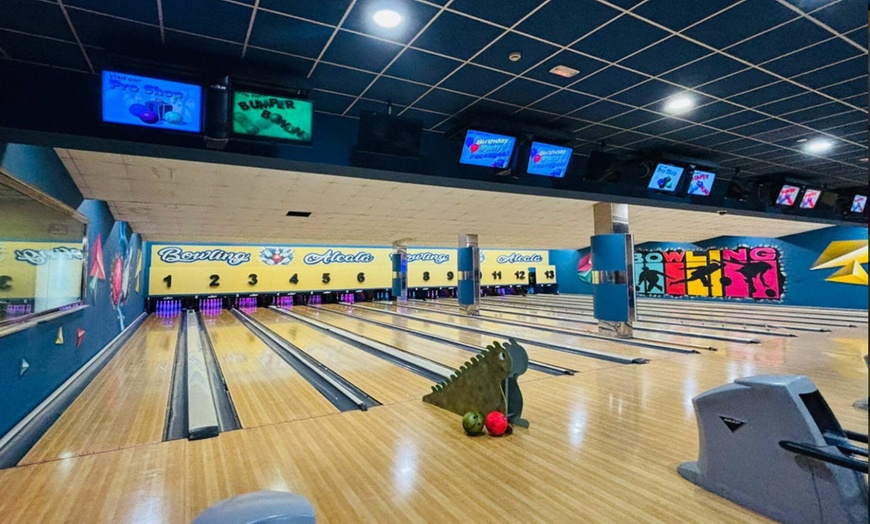 Image 5: Partida de bolos con palomitas y bebida en Bowling Alcalá
