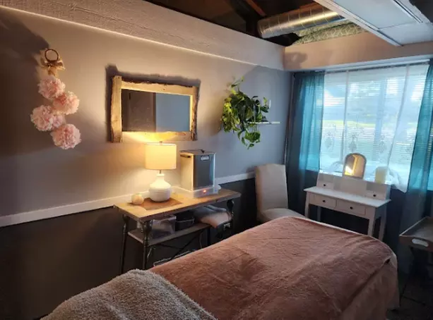 60 or 90-Minute Lymphatic Drainage Massage with Optional Essential Oil