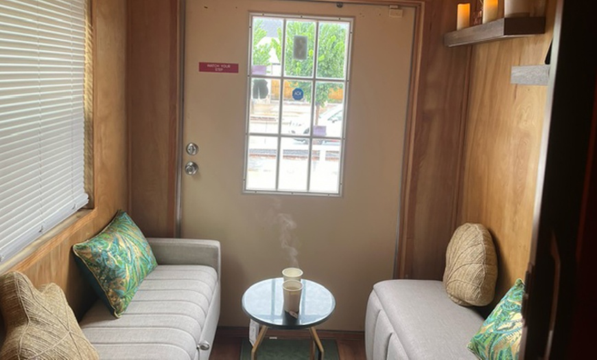 Image 3: 60 or 90-Min Full Body Massage w/ Hot Stones, Hot Towel & Aromatherapy