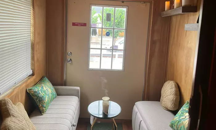 60 or 90-Min Full Body Massage w/ Hot Stones, Hot Towel & Aromatherapy