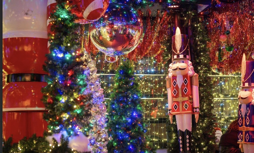 Image 2: Holiday Pop-Up Bar – Festive Cocktails & Entertainment