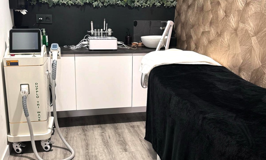 Image 6: Presoterapia y masaje drenante manual en paquetes flexibles