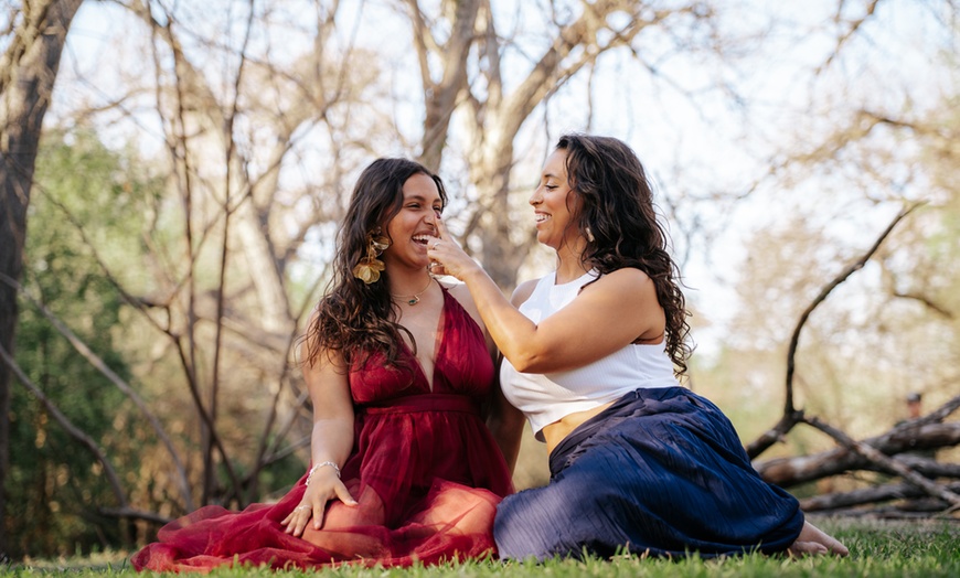 Image 2: Outdoor Magic: Choose Your 30 or 60 Min Session w/ 20-50 Digital Edits