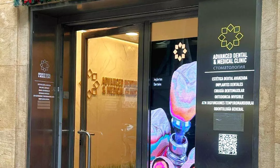 Limpieza bucal con revisión y pulido, y opción a blanqueamiento led