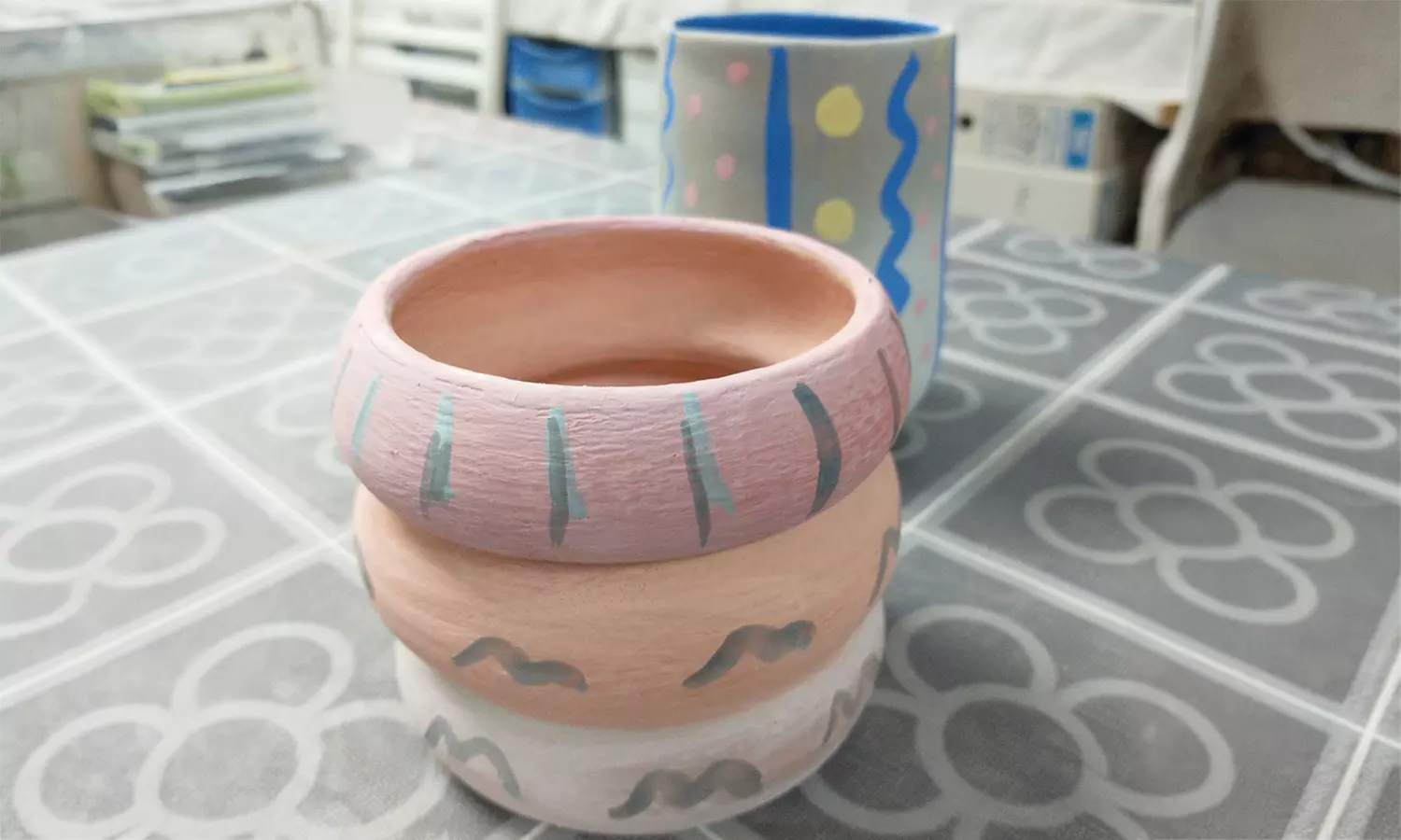 ¡Taller de pintura en cerámica con bebidas para 1 o 2 personas!